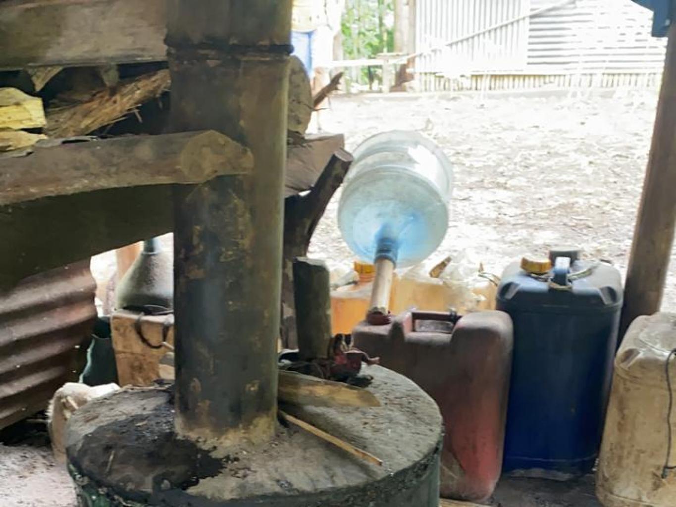 Cap Tikus ( Arak Minahasa )