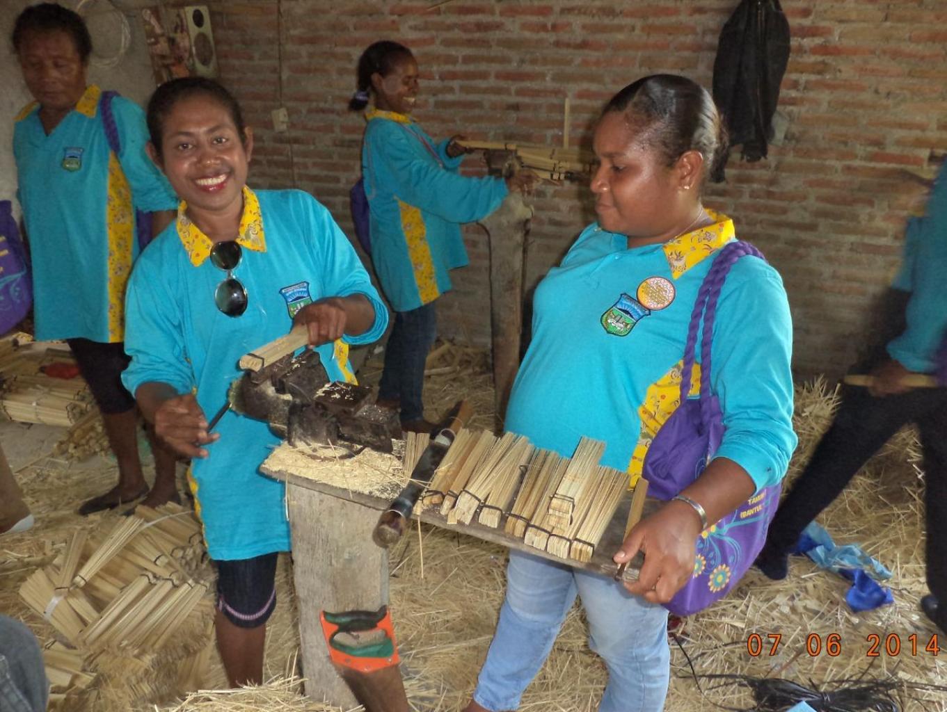 Edukasi Kerajinan Kipas Bambu