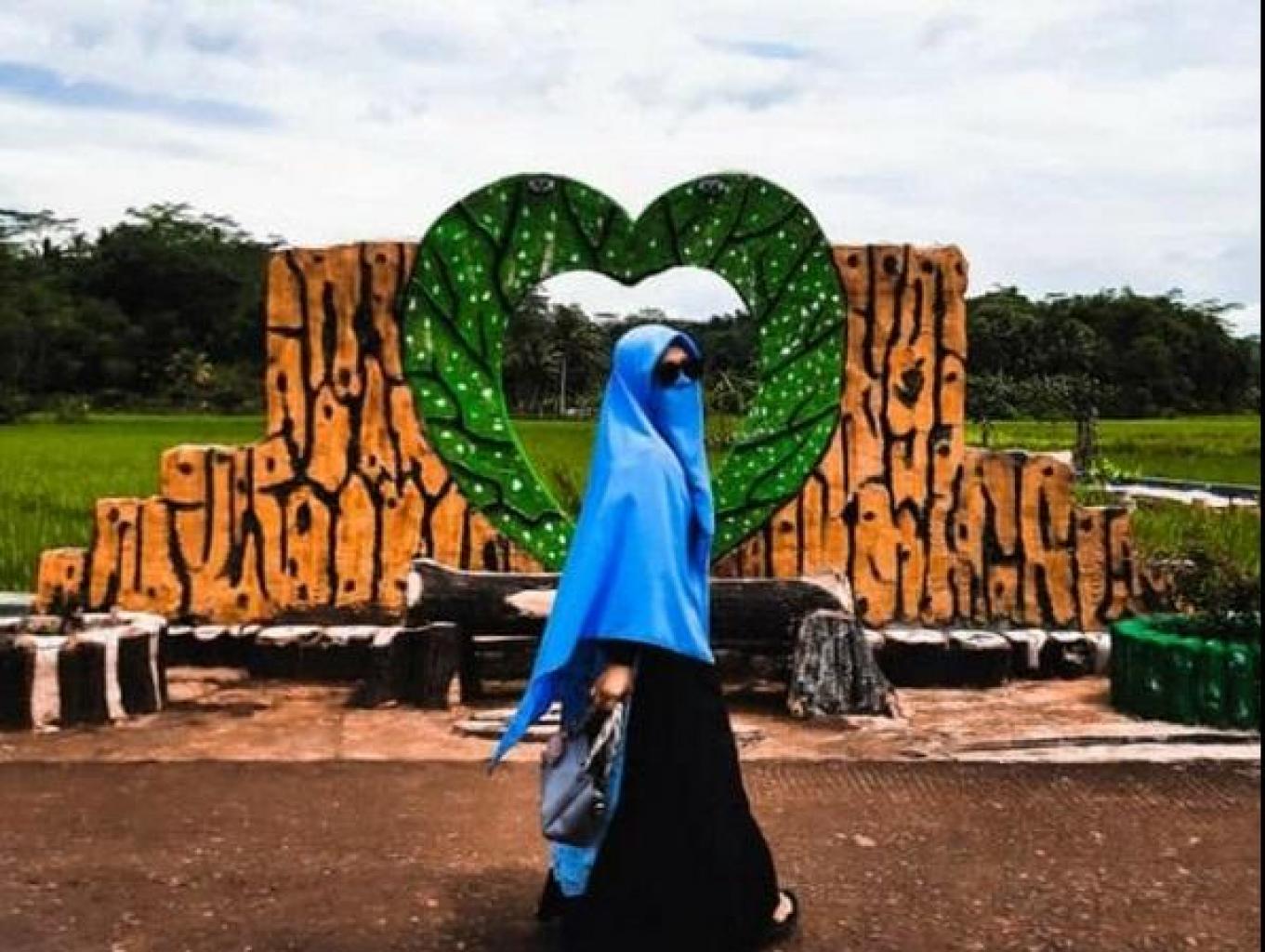 Taman Kalungguhan, Sukamulya