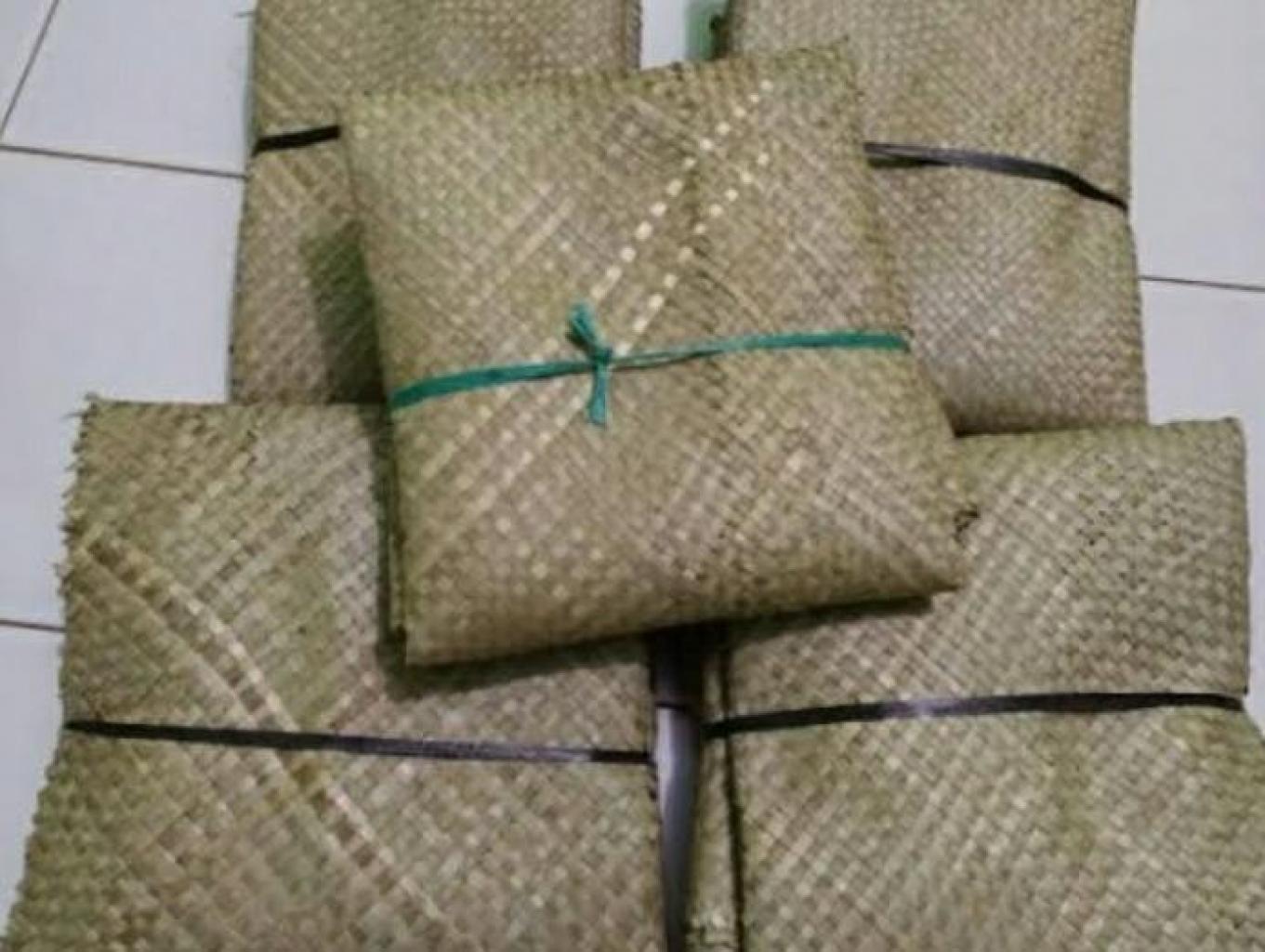 Anyaman Tikar Daun Lontar