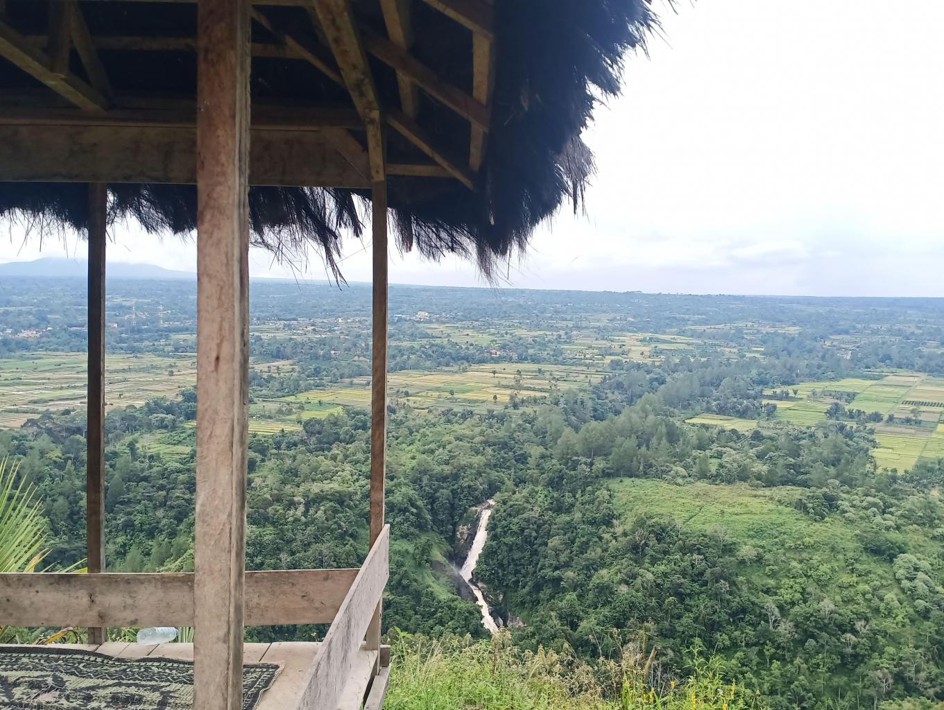 Panorama Air Terjun Manalsal