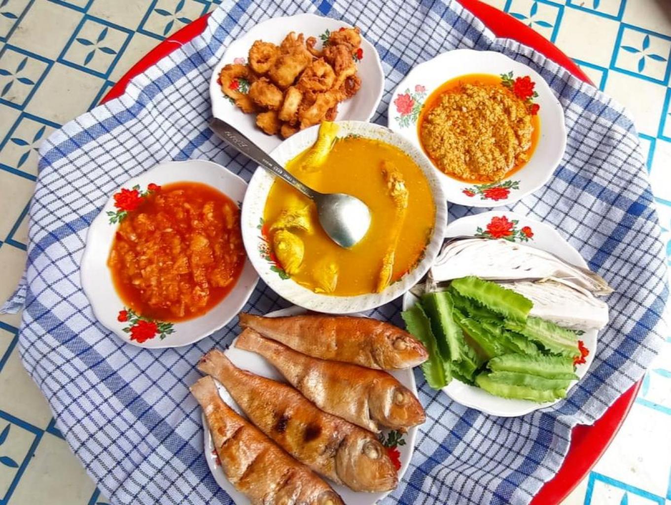 Kuliner Makan Bedulang