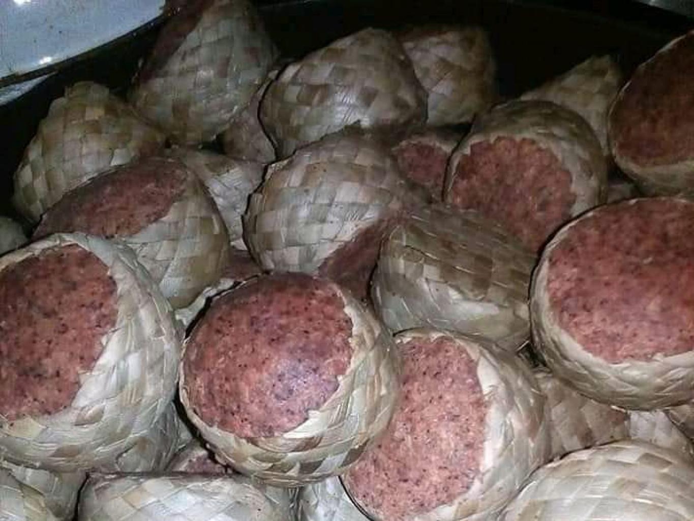 Atraksi pembuatan Belacan ( Terasi ) Sungai Padang. 