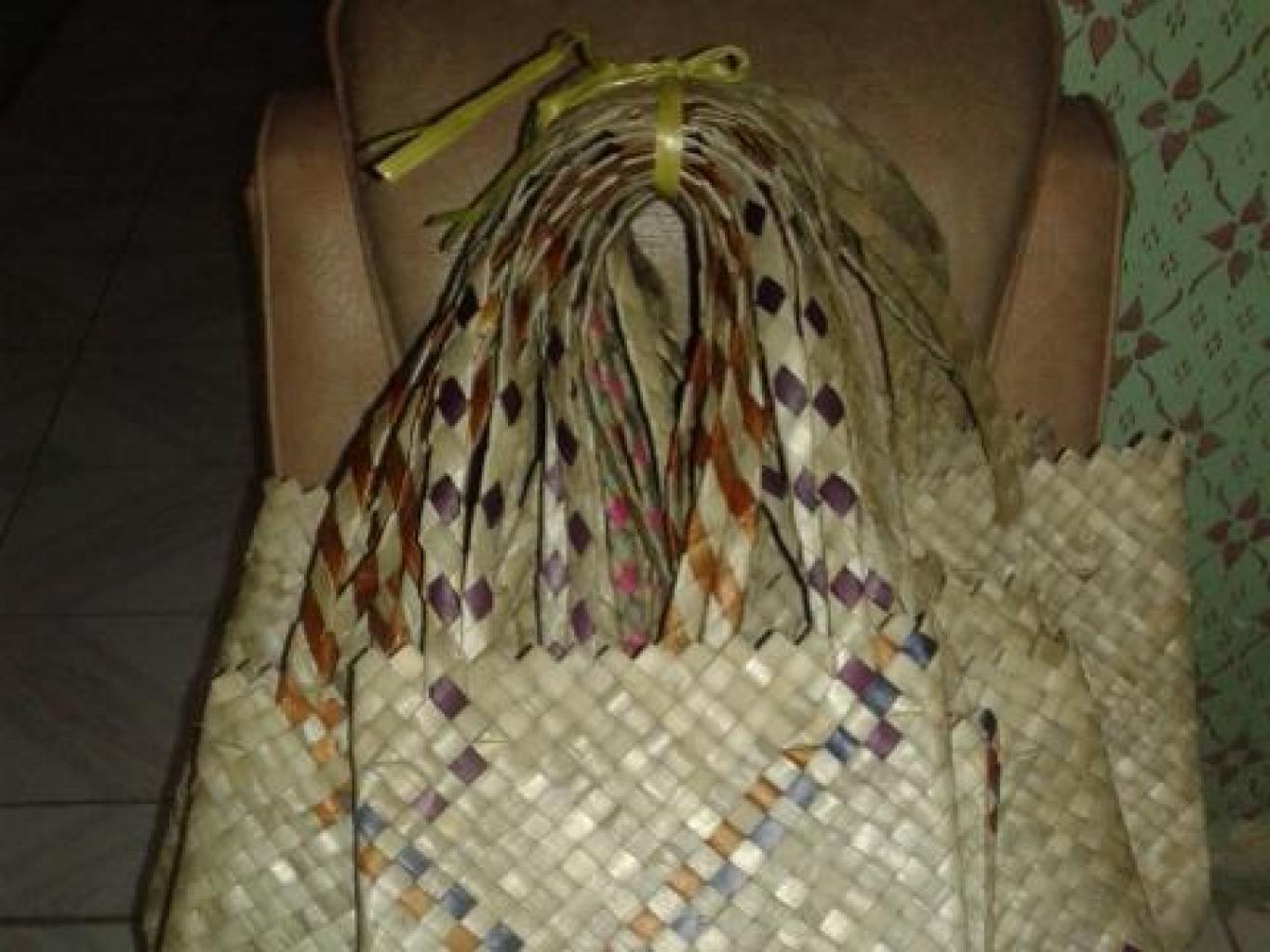Tas Anyaman Daun Lais