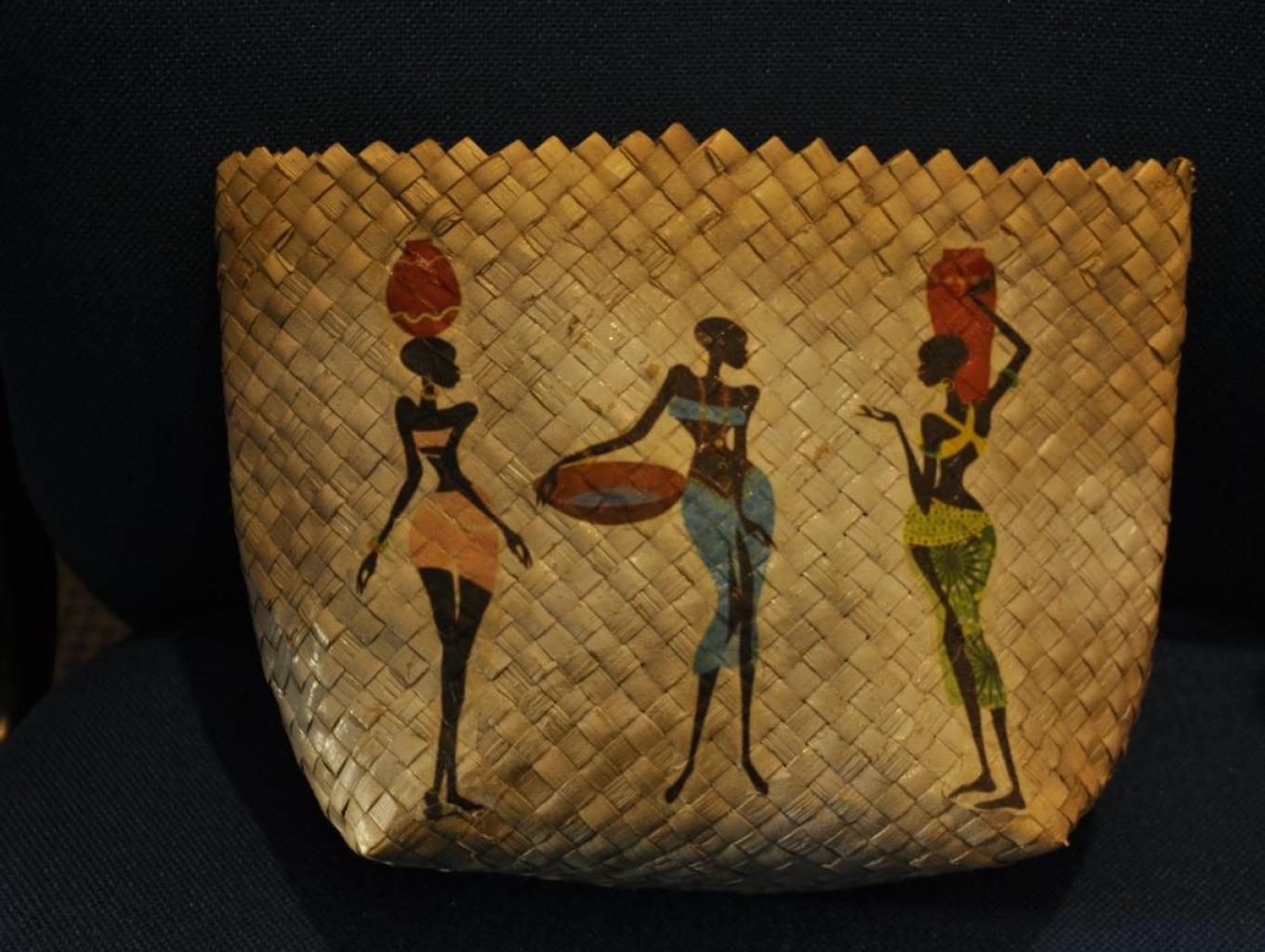 Tas Anyaman Dari Lais