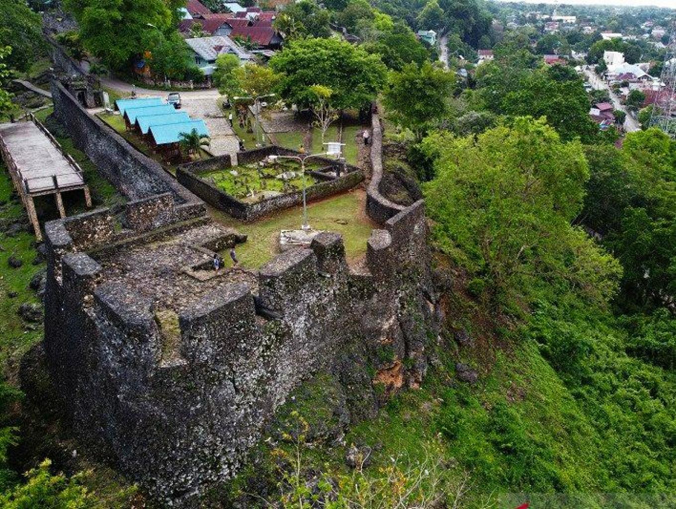 Berkunjung Ke Benteng Keraton Buton (benteng Wolio)