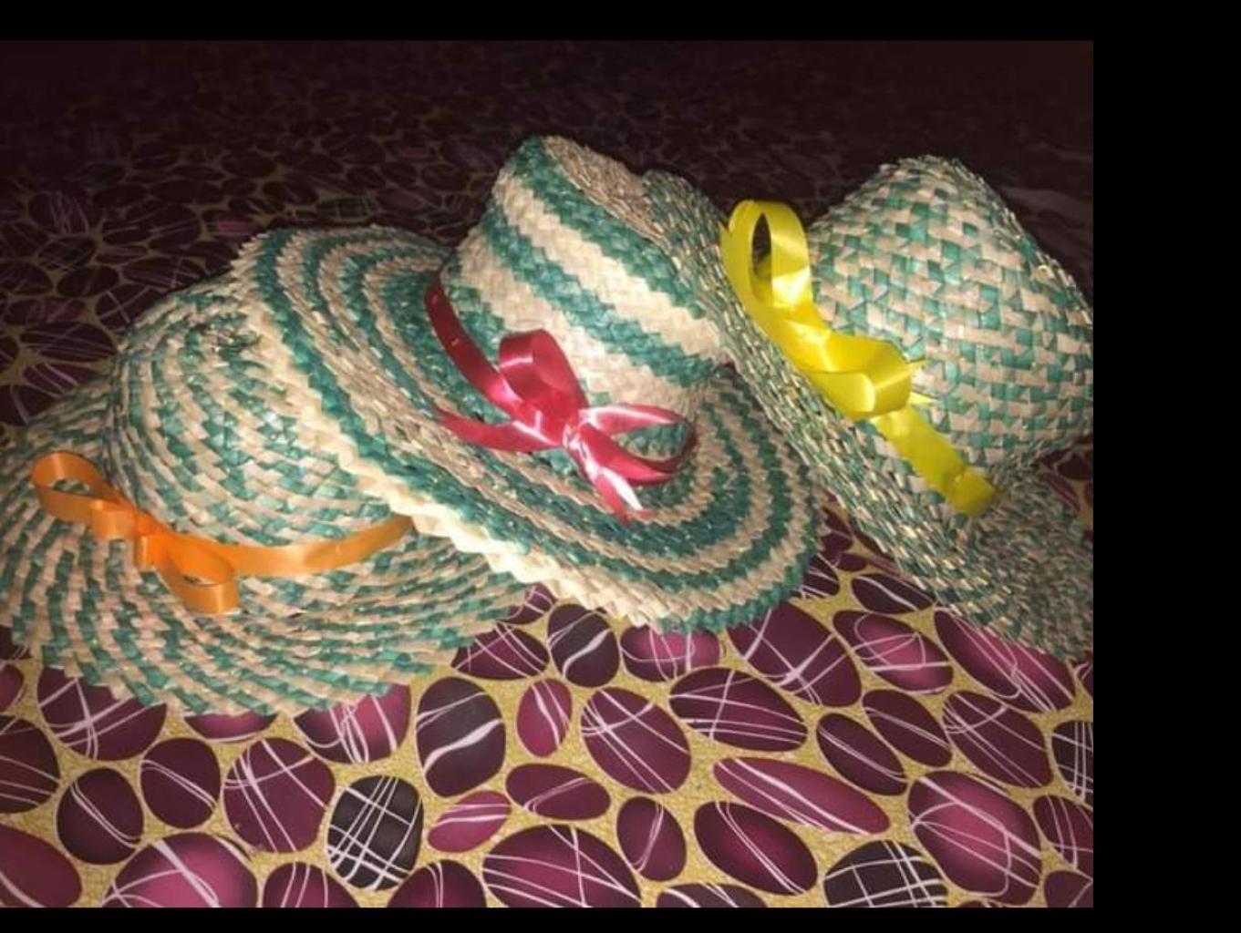 Kerajinan Topi