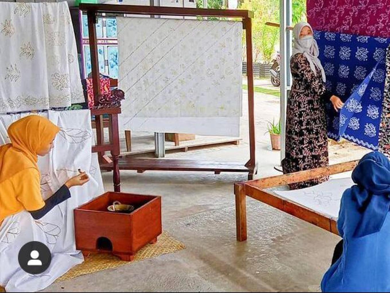 Education Tourism (batik)