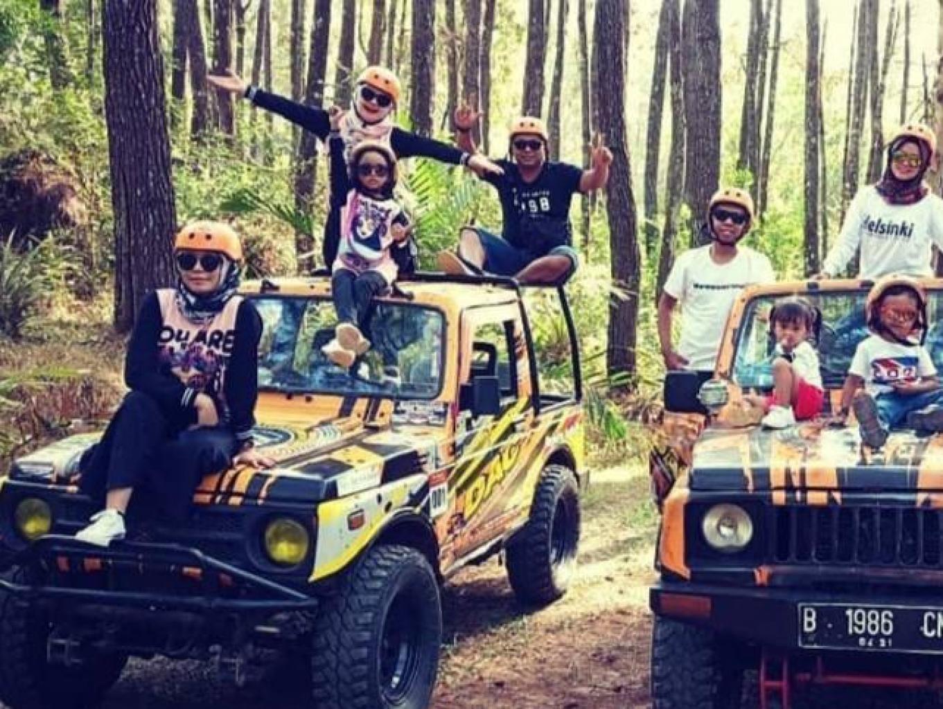 Jeep Wisata Becici / Dewi Guci