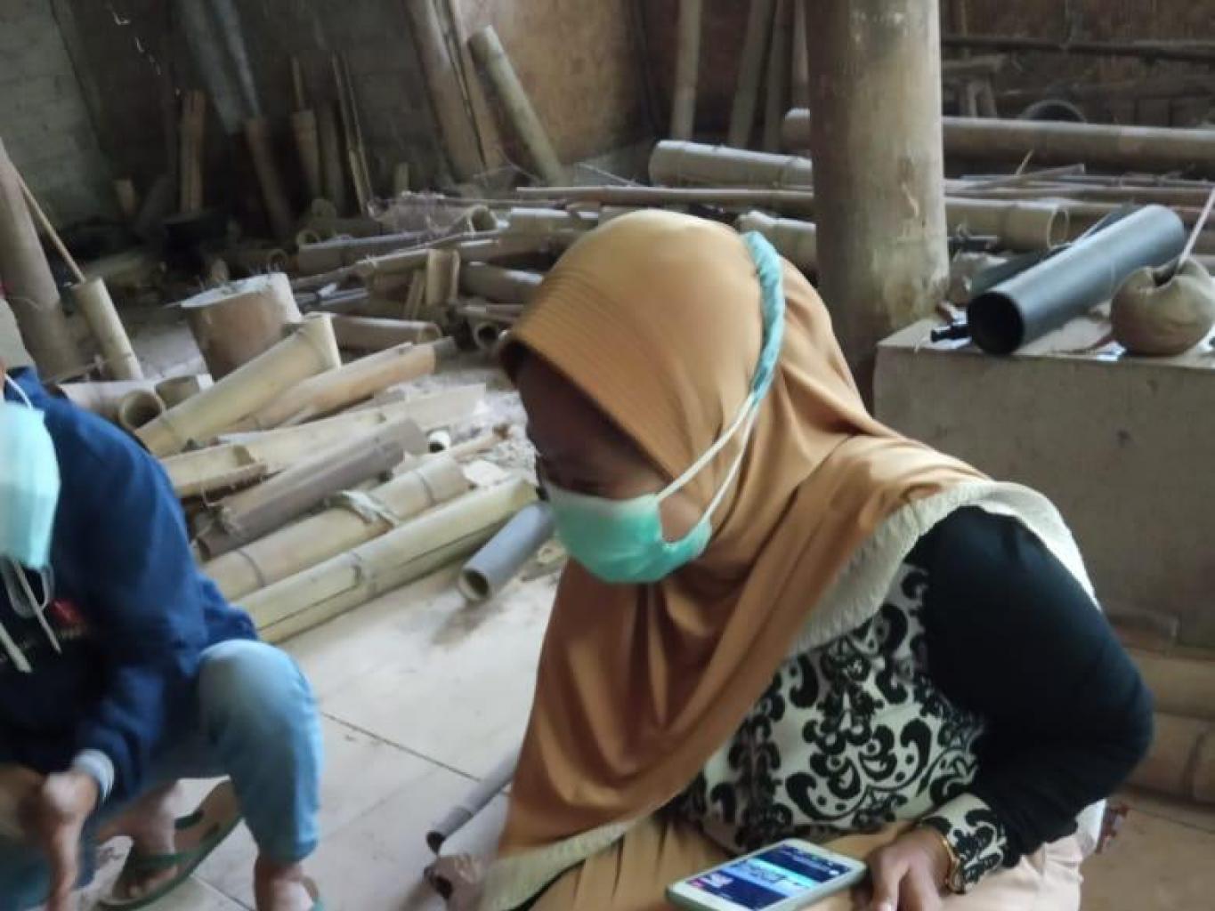 Bermain Alat Musik Dari Bambu