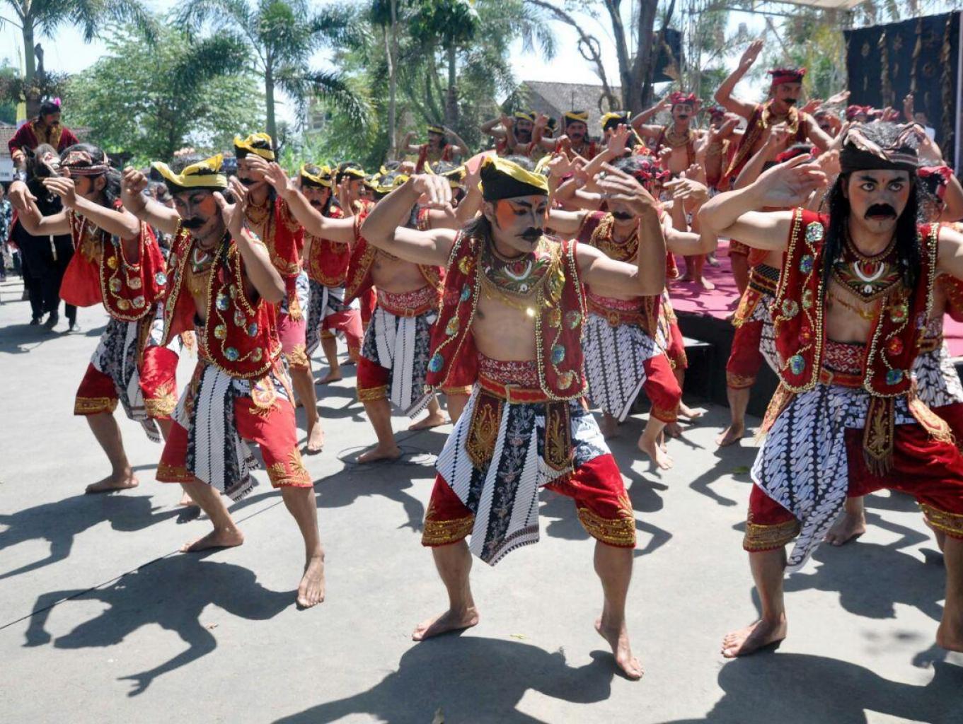 Welcome Traditional Dance 