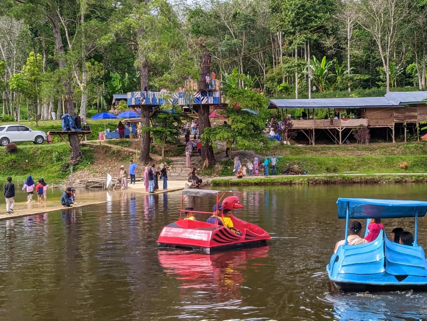 Sepeda Air / Bebek Dayung