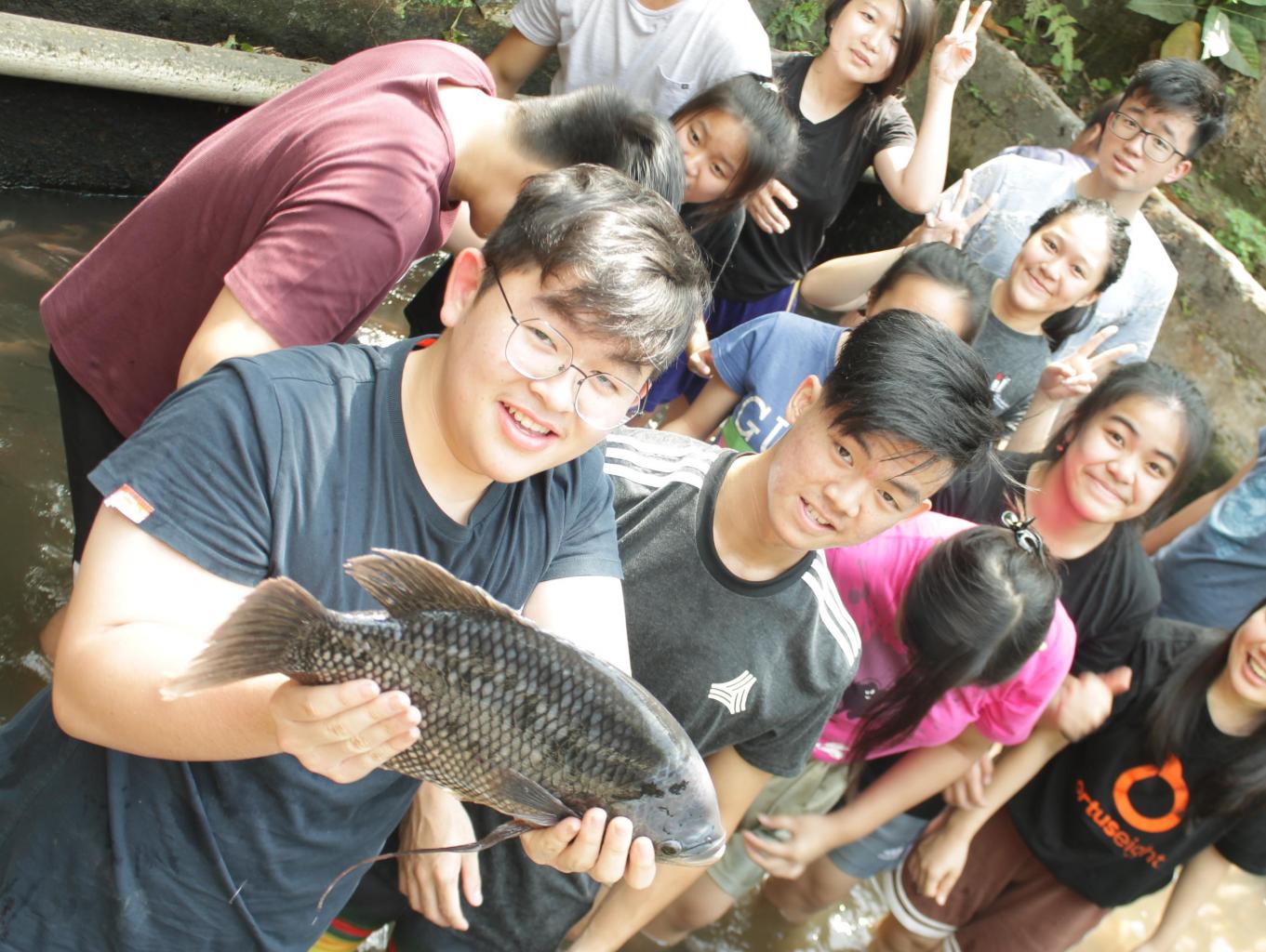 Panen Ikan  Baru Bebakaran Di Gabugan