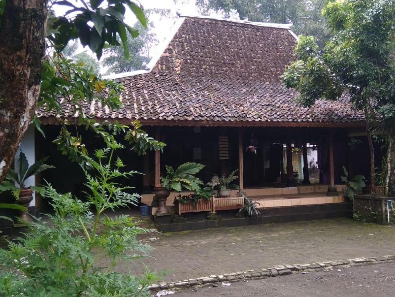 Joglo Sinom Sebagai Wahana Bertemunya Pemandu Dan Wisatawan