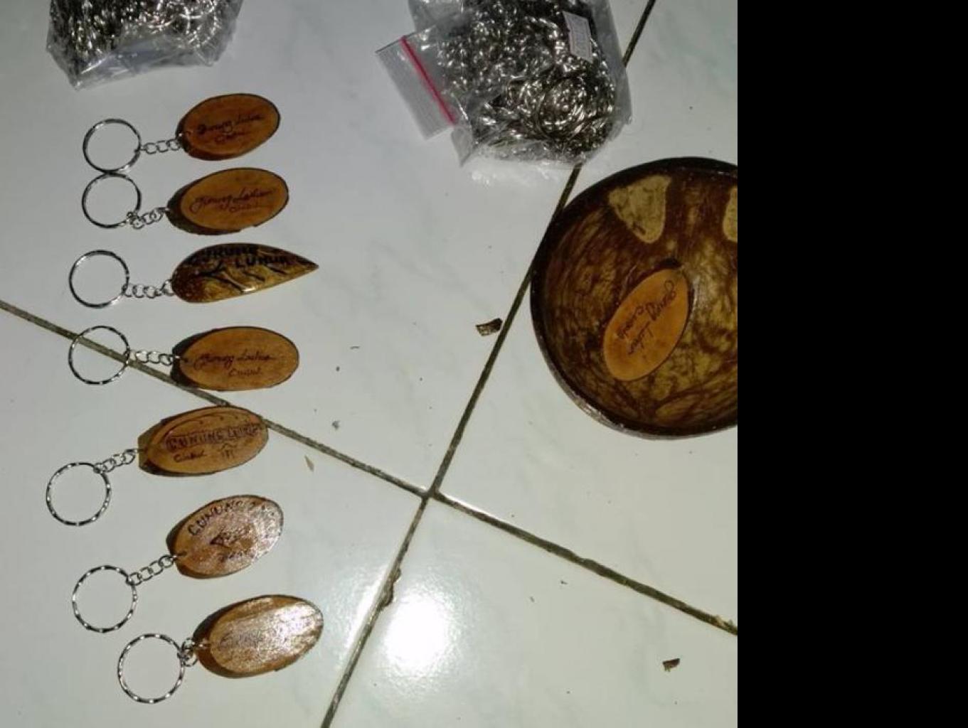 Gantungan Kunci
