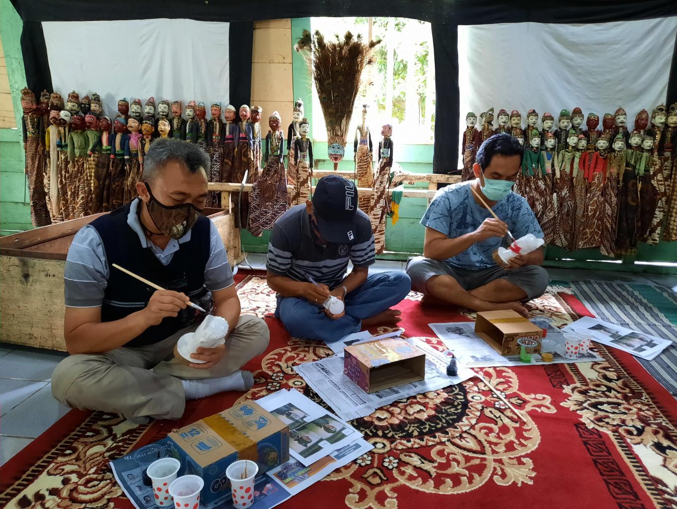 Mewarnai Replika Wayang Thengul