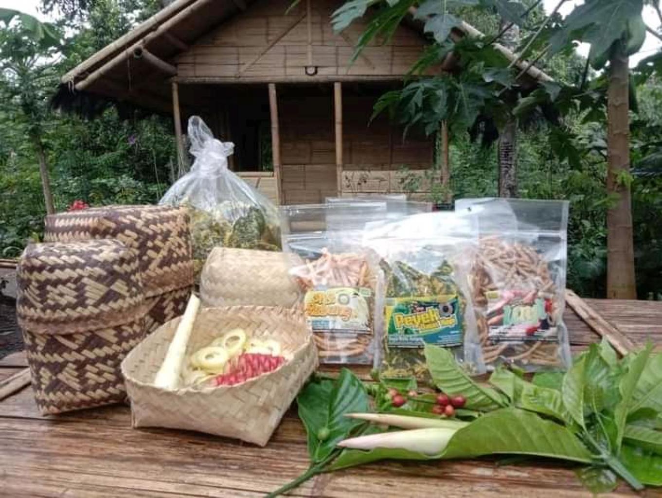 Oleh-oleh Khas  Desa Batu Ampar Diolah Menjadi Makanan Yakni Stik Unji/kecomrang, Peyek Daun Kopi, Stik Dari Bambu Muda(rebung)