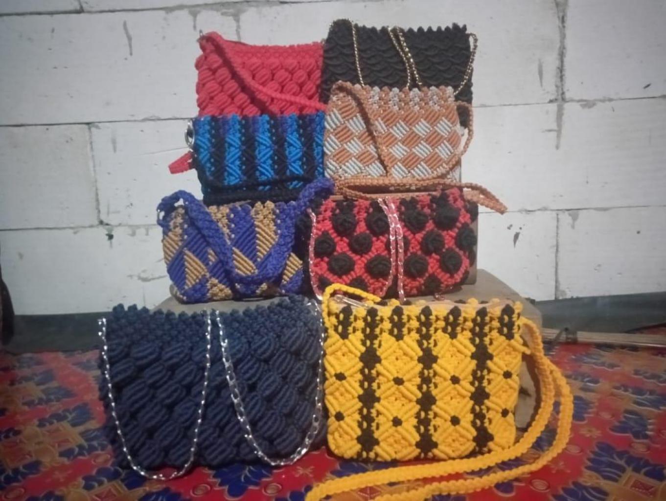 Tas Dan Sepatu Rajut