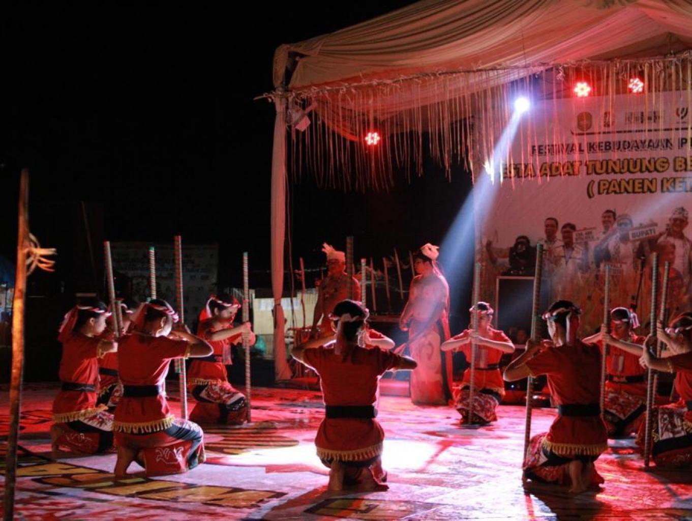 Pentas Seni Tari Dayak Tunjung Benuaq