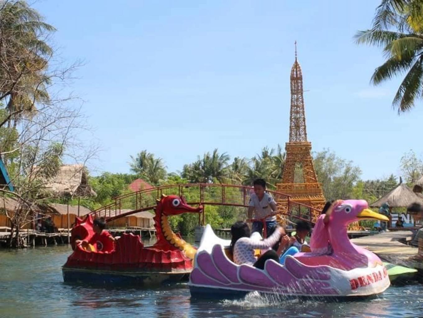 Wahana Air (bebek Air Kayuh, Boat, Sepeda Air, Perahu Kayak)