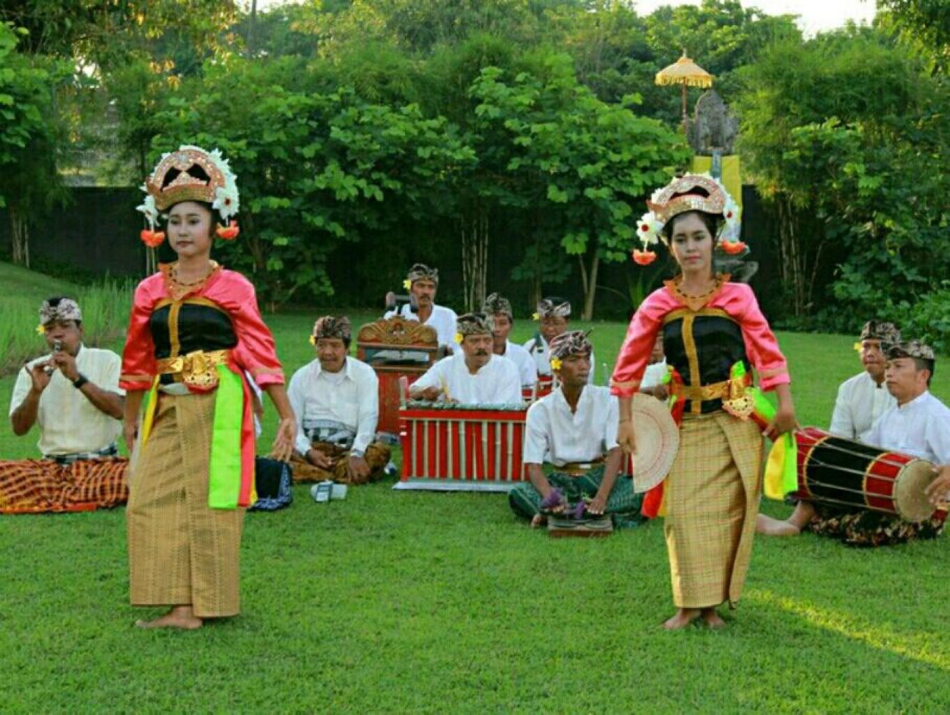 Pentas Seni Berbagai Tarian Khas Lombok