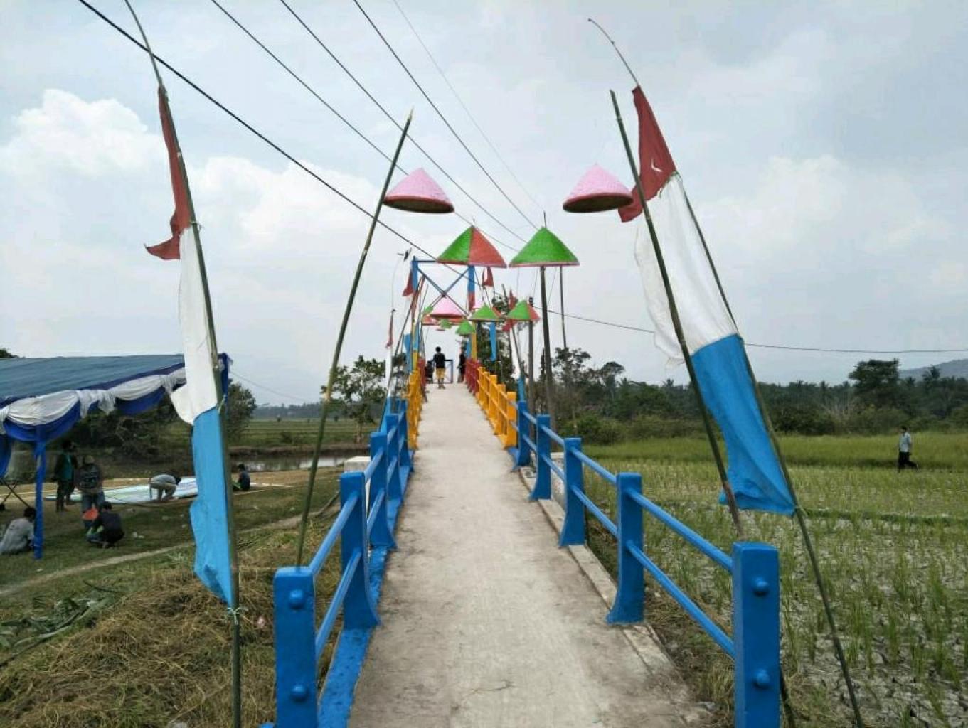 Jembatan Pelangi Ciraab