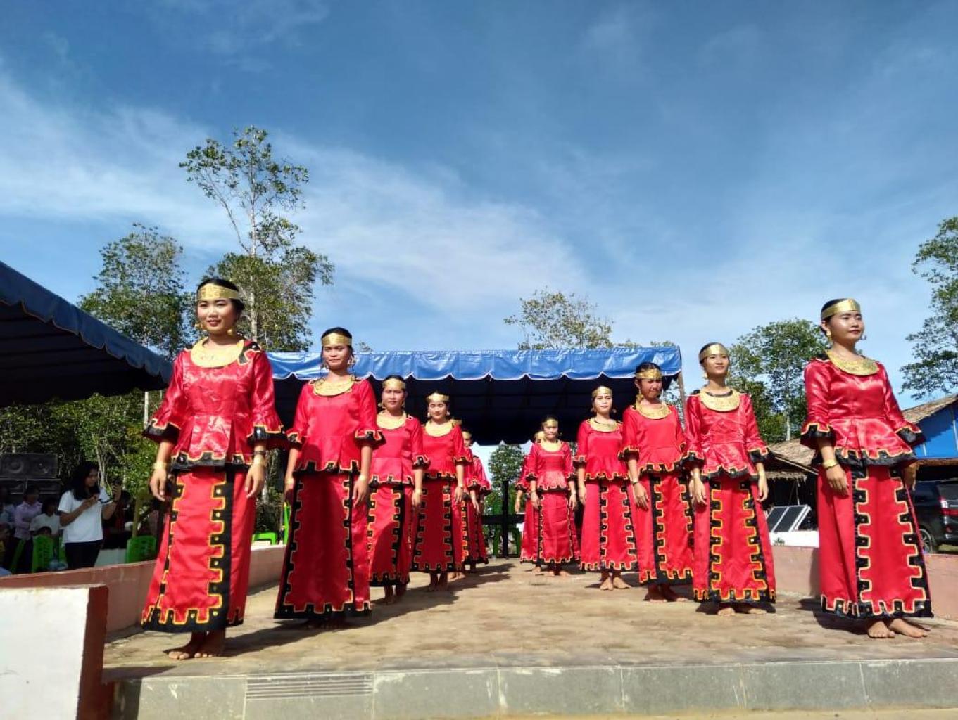 Tari Sekapur Sirih (fame'e Afo)