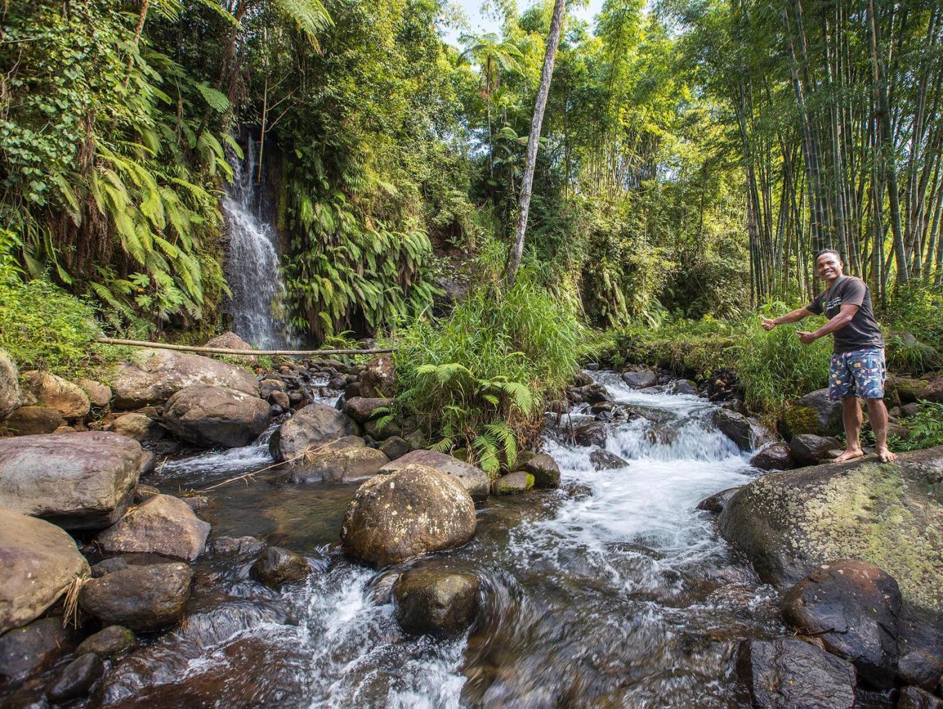 River Trekking Di Sungai Wae Dingin Desa Golo Loni