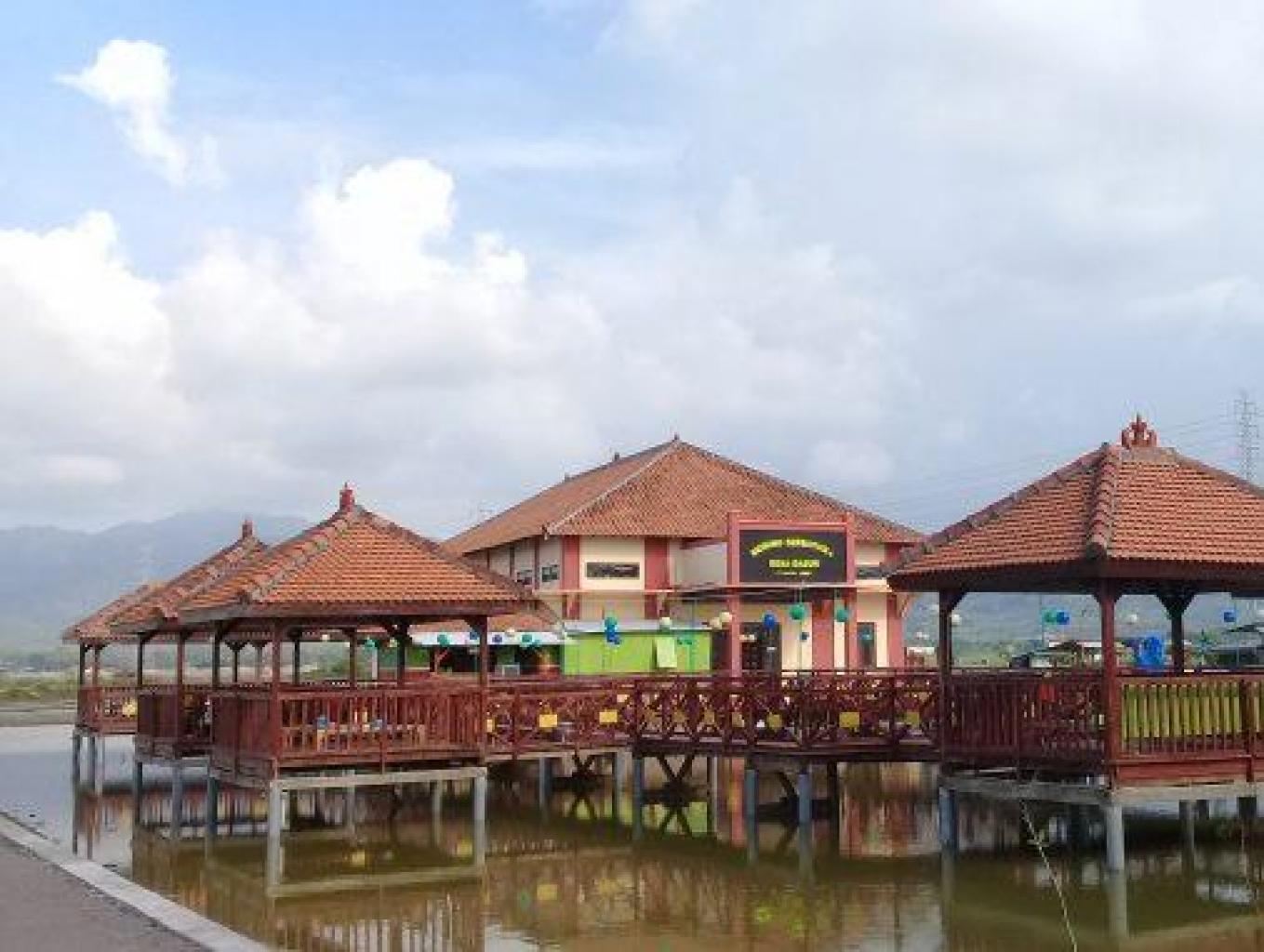 Rumah Makan Warung Apung