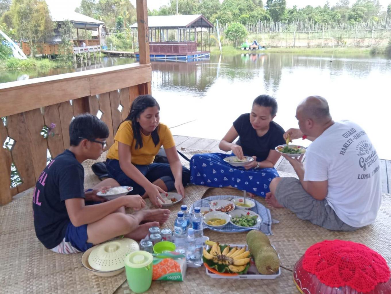 Paket Wisata Kuliner Makan Cara Bedulang Adat Belitung