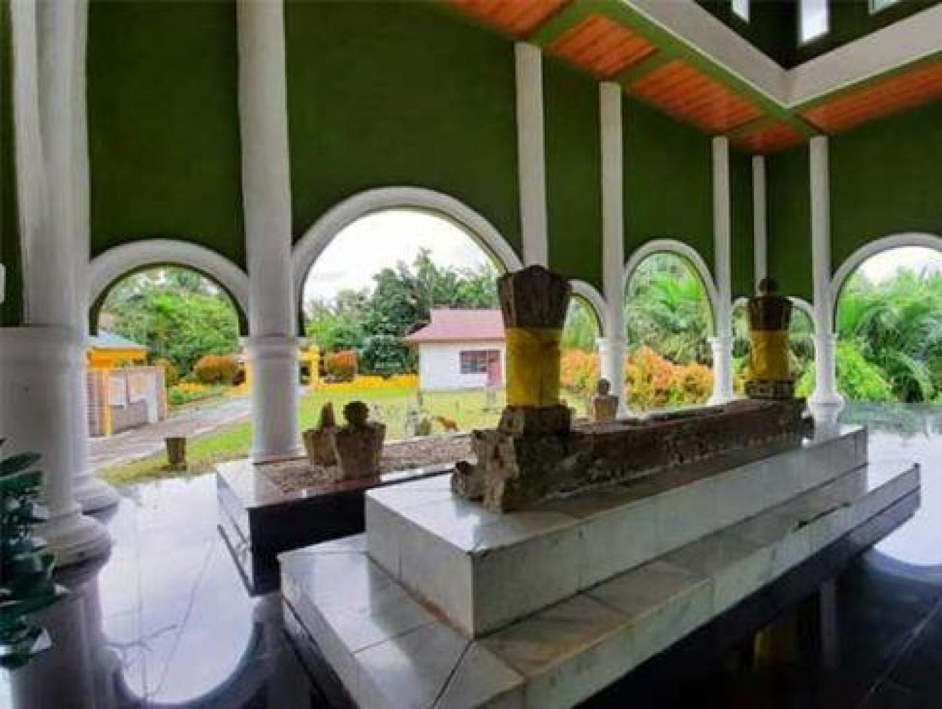 Wisata sejarah Makam Sultan Abdul Jalil Muzaffar Syah