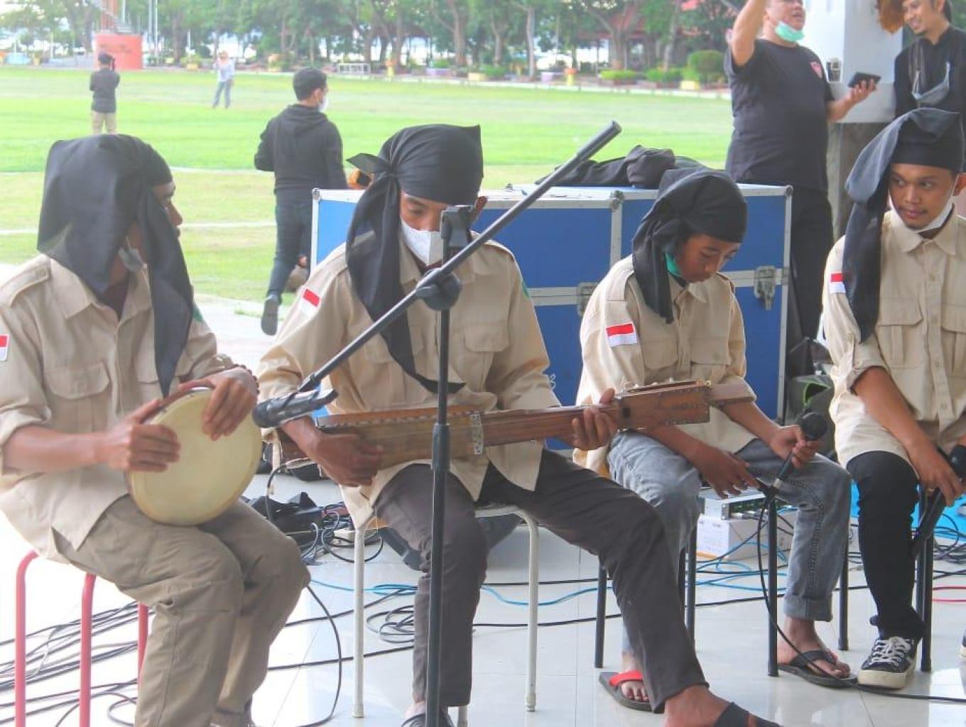 Gambus Pinus Rombeng