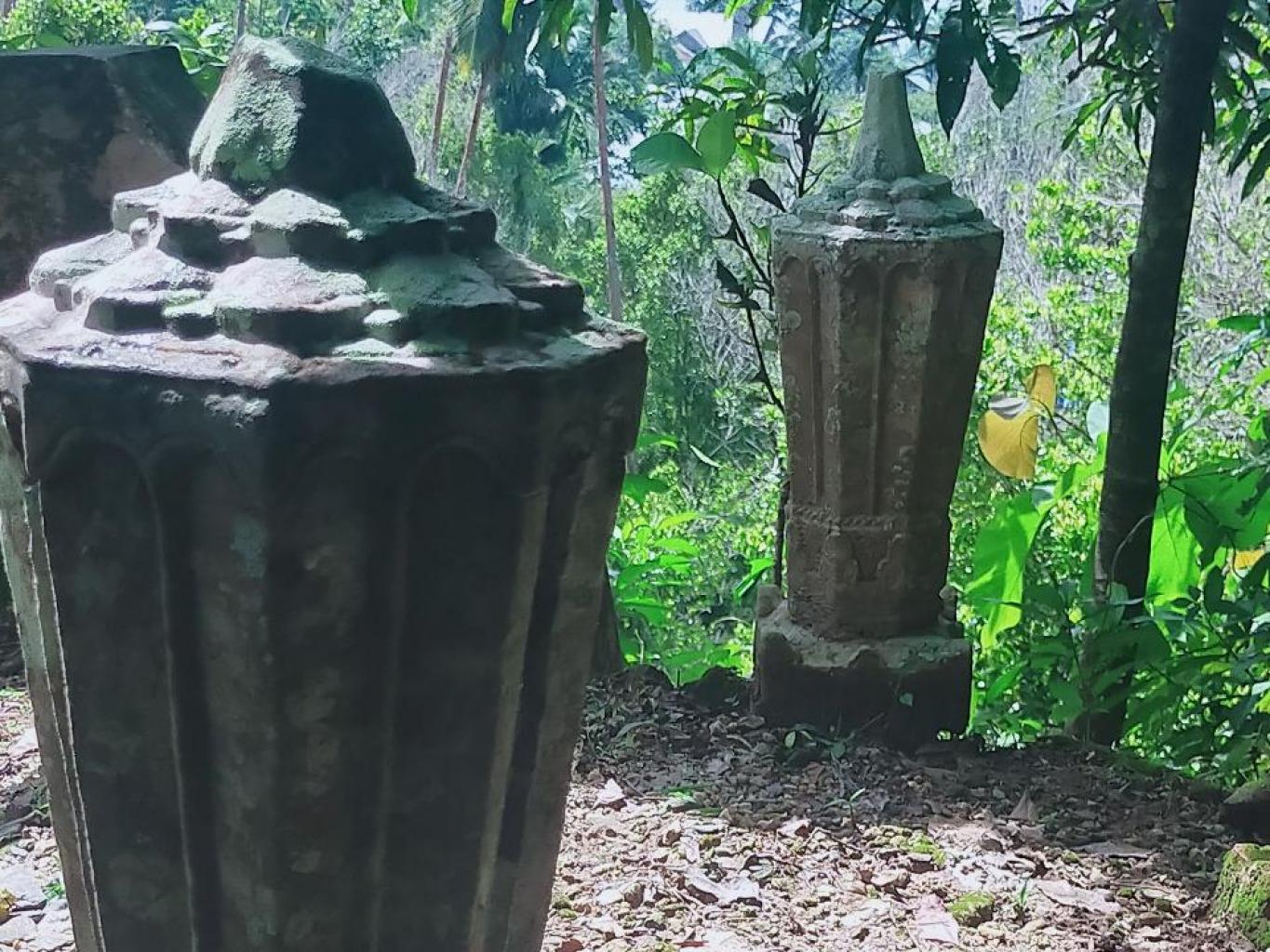 Mengunjungi Makam Jari Kapitan Jongker