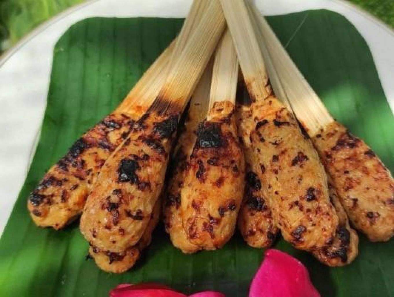 Membuat Sate Lilit