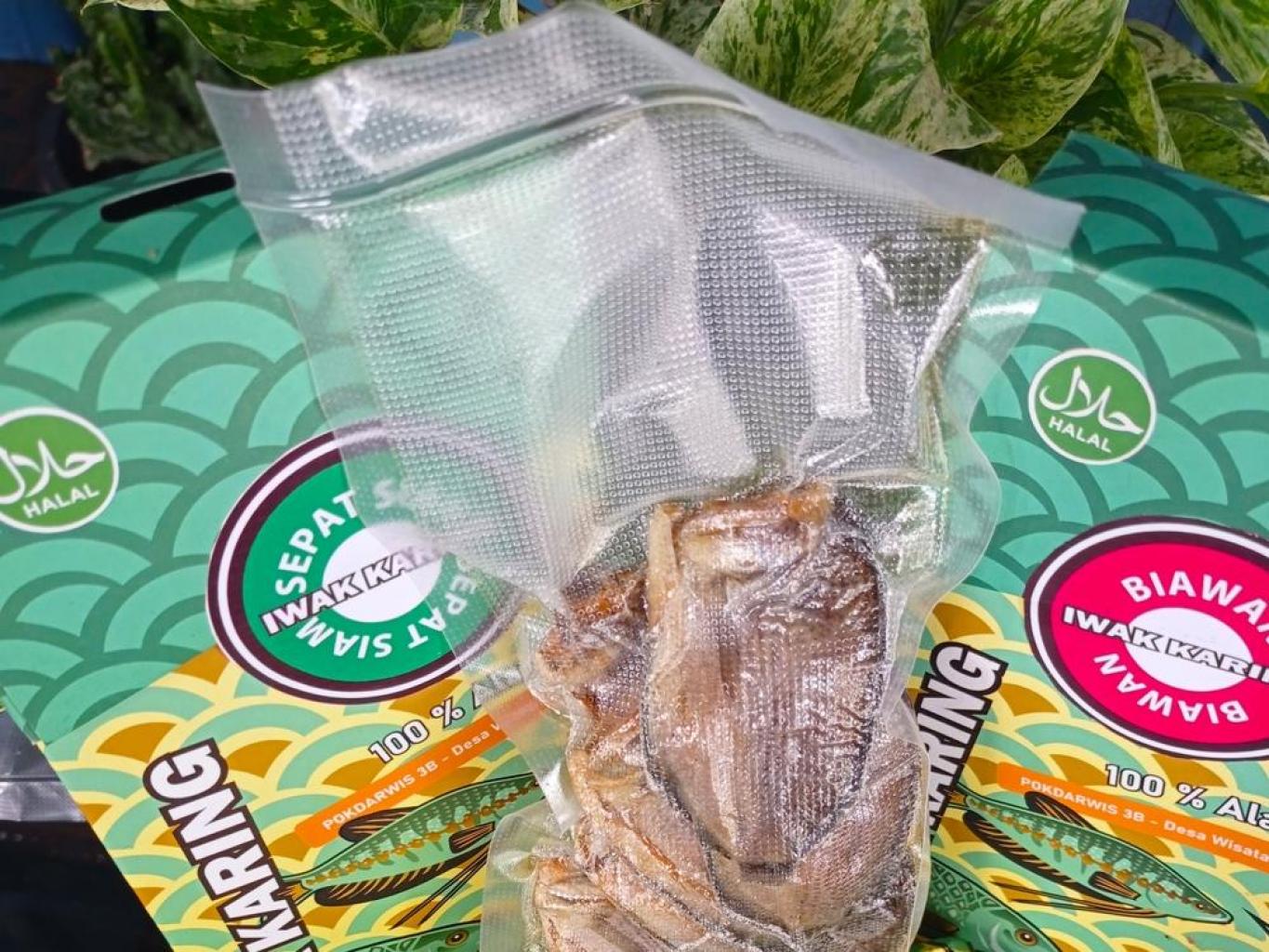 Iwak Karing ( Ikan Asin ) Khas  Pela