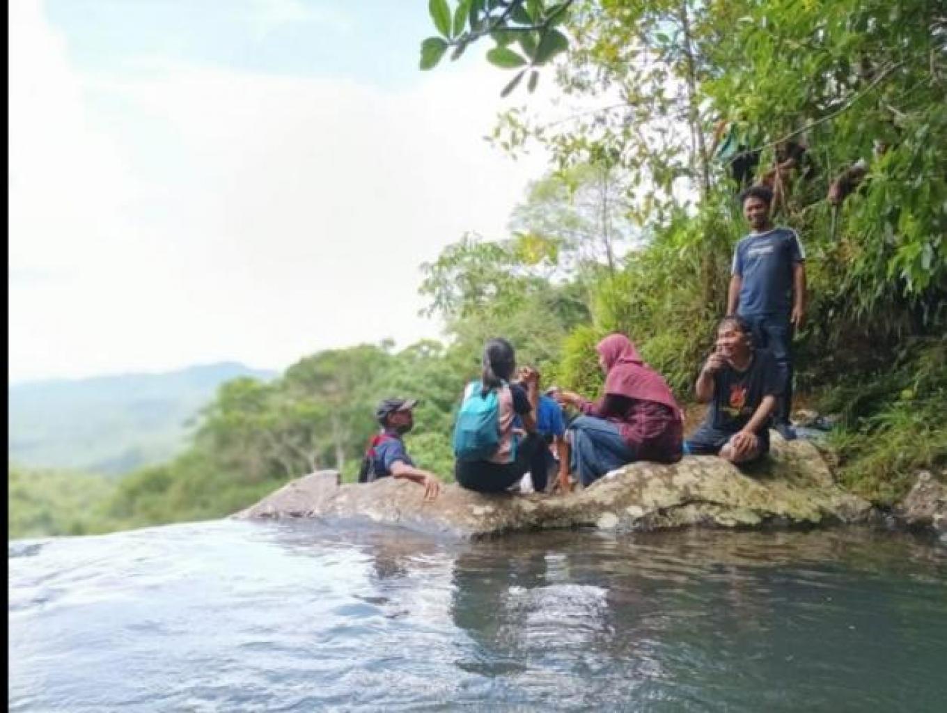 Kolam Di Atas Awan