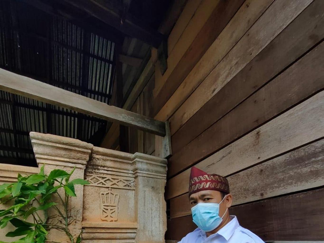 Ukiran Bangunan Rumah Adat