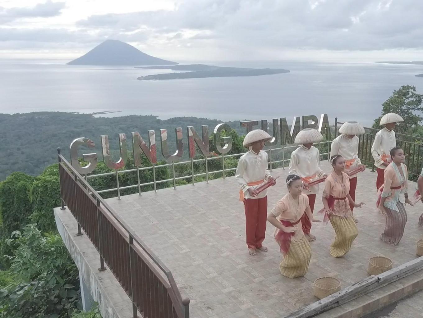 Tarian Maengket