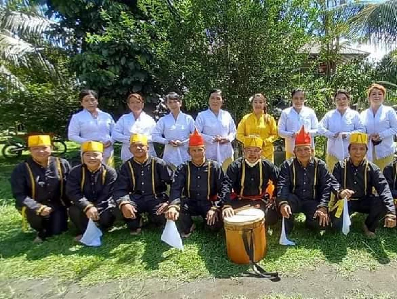 Tarian Maengket Desa Sawangan