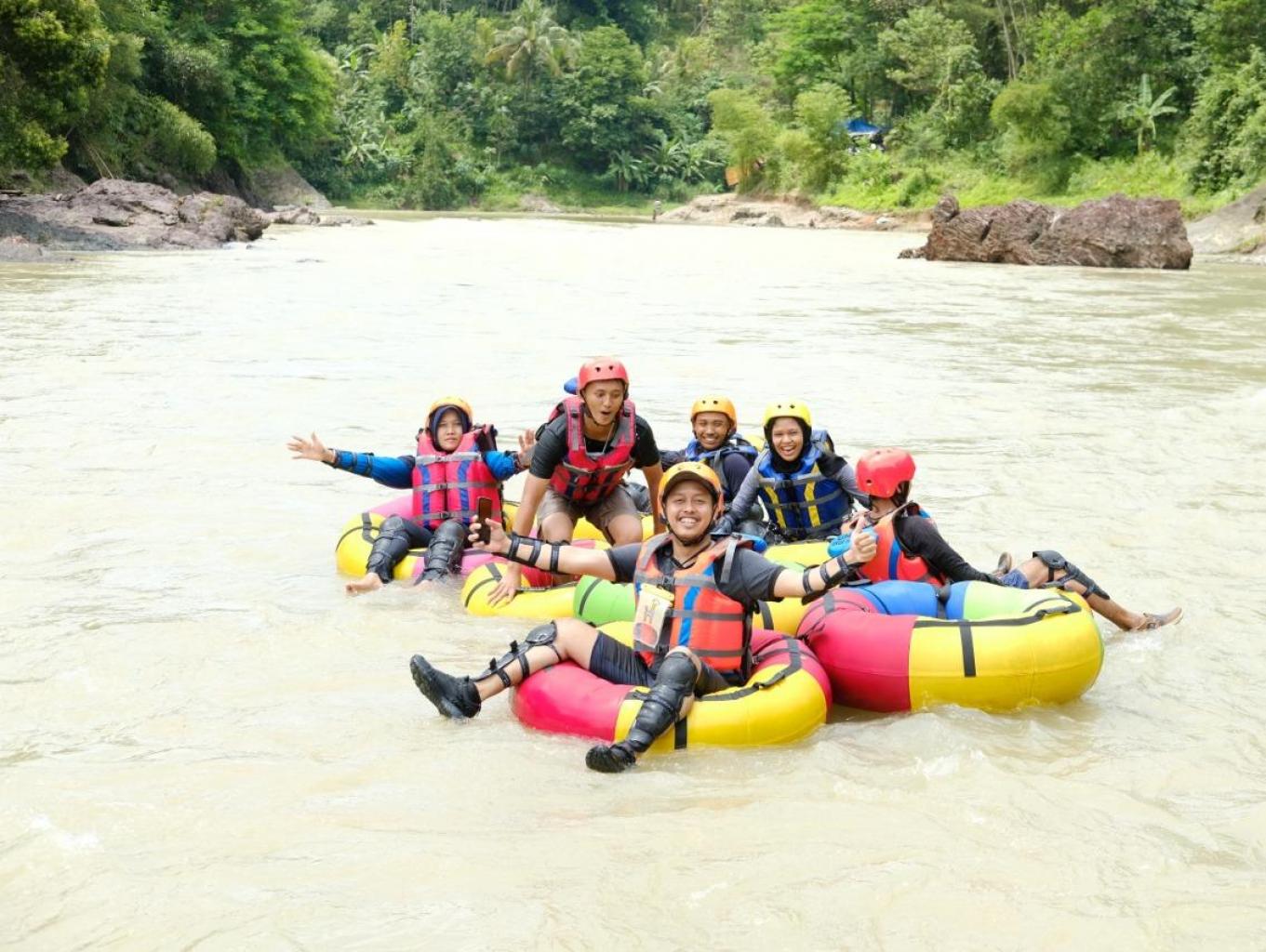 Tubing Sungai Lukulo