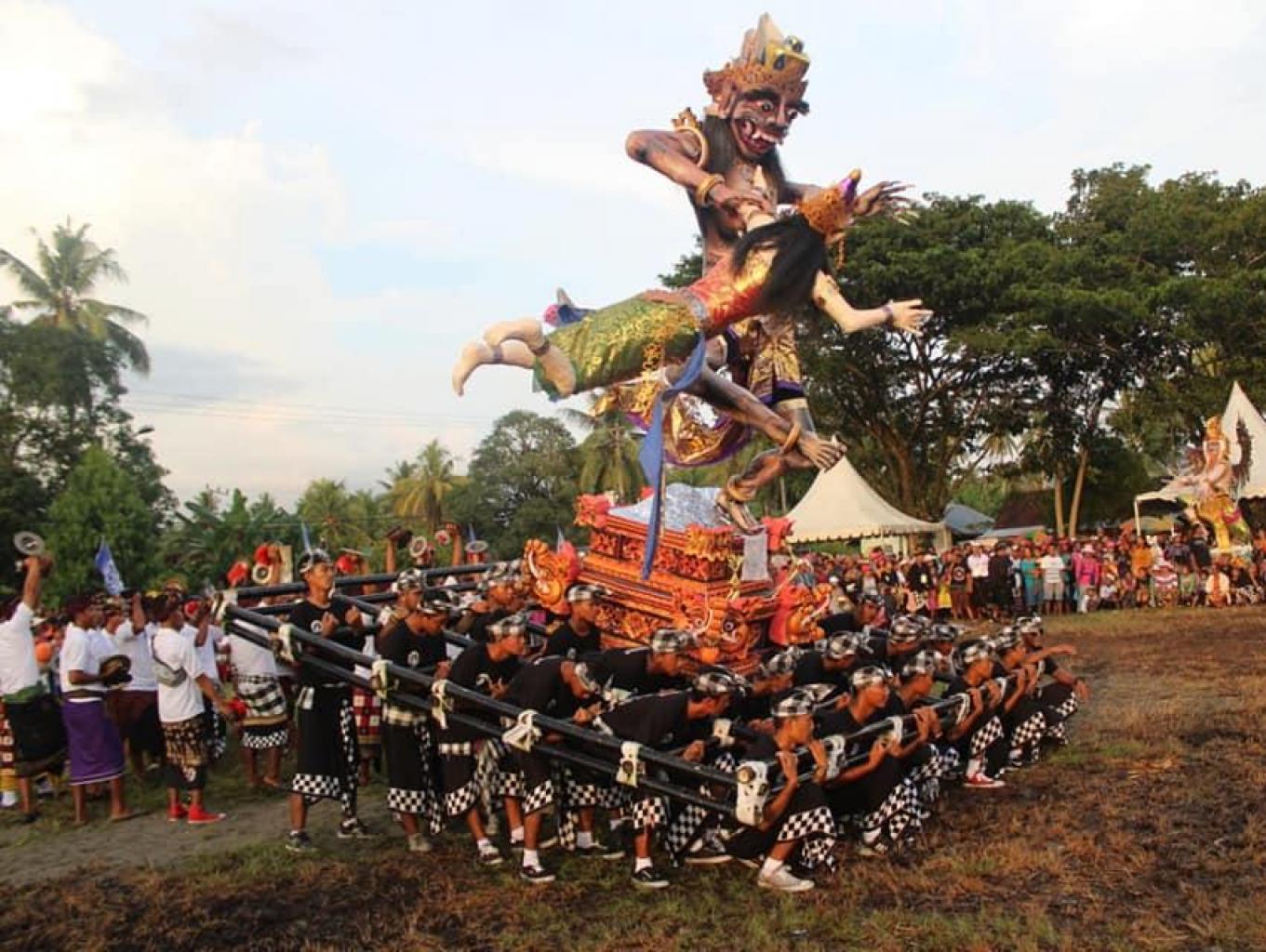 Pestival Ogoh Ogoh Oleh Peradah