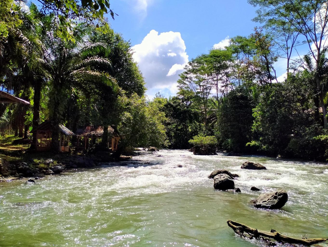 Permandian Alam Sungai Mantadulu