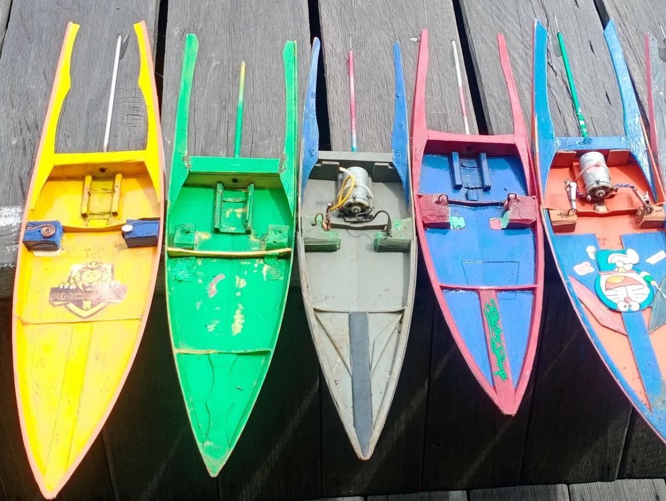Miniatur Perahu Ces