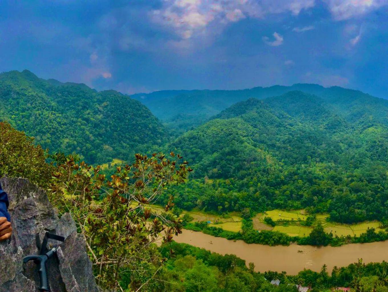Puncak Gunung Pinang Tunggal