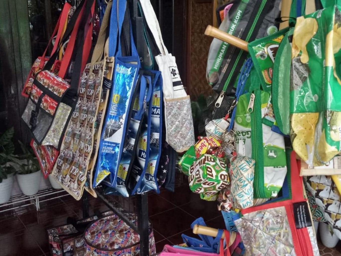 Kerajinan Daur Ulang Limbah Sampah