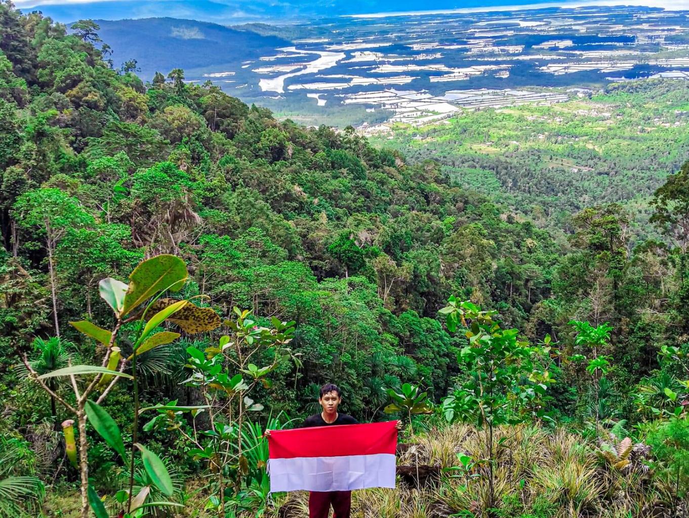 Hiking ( Pegunungan Bekas Tanah Longsor )