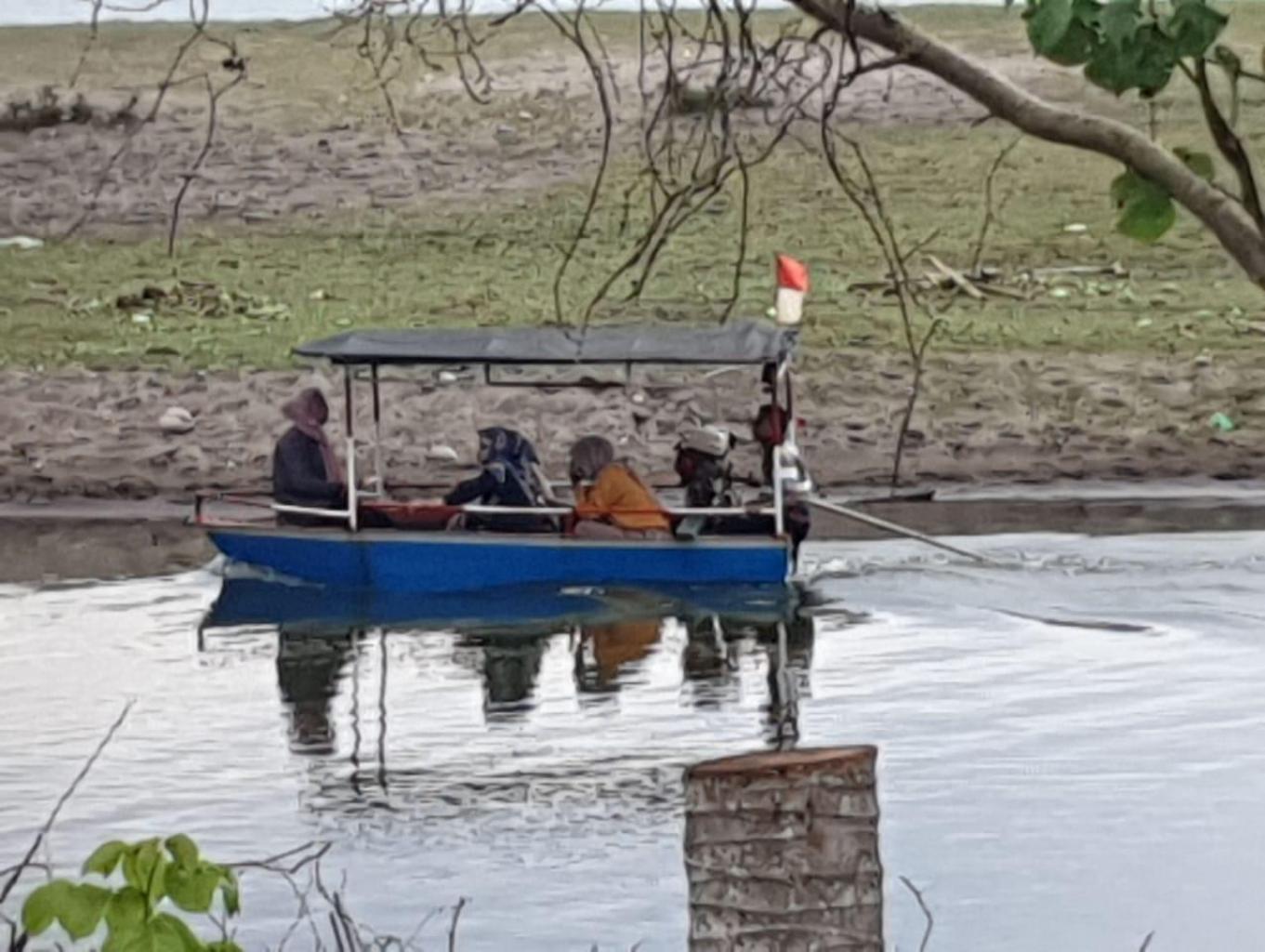 Wahana Perahu Keluarga