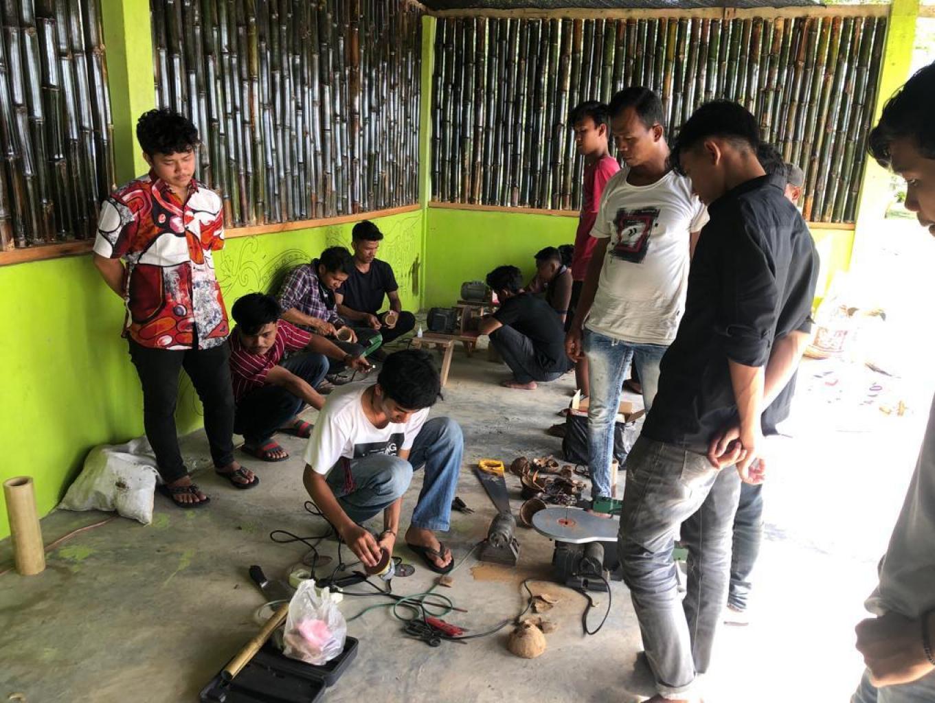 Paket Membuat Kerajinan Tempurung Dan Bambu