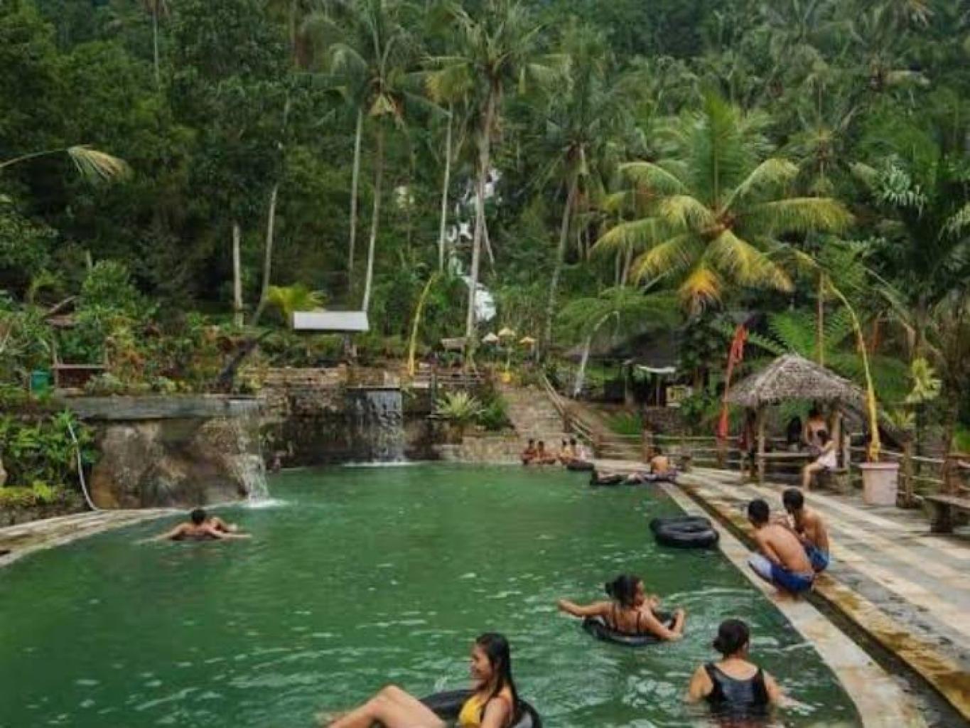 Kolam Renang Jembong