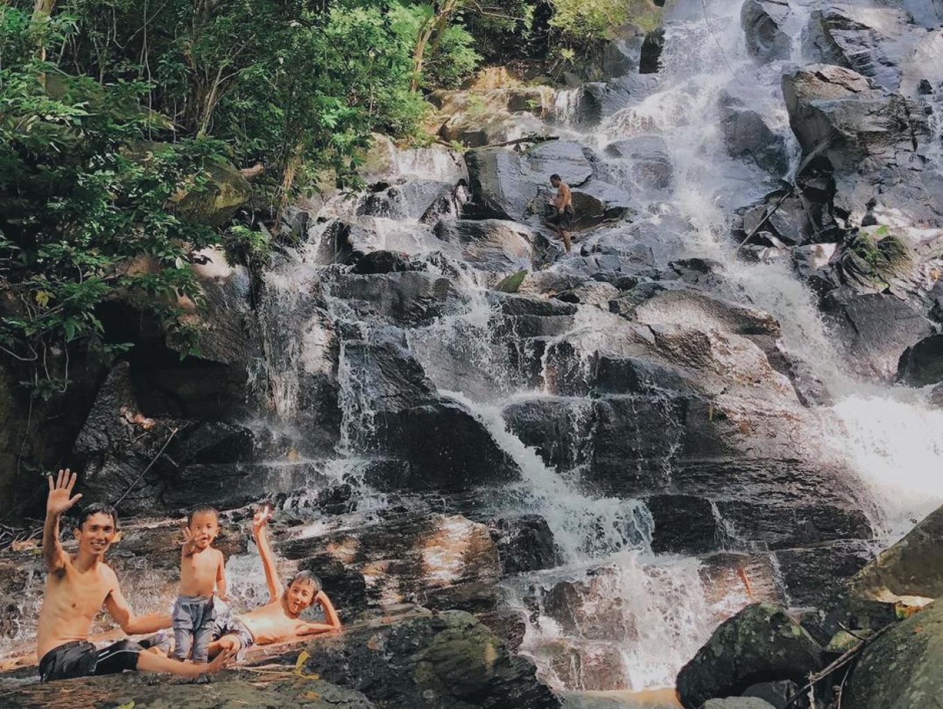 Wisata Air Terjun Khaja Saka